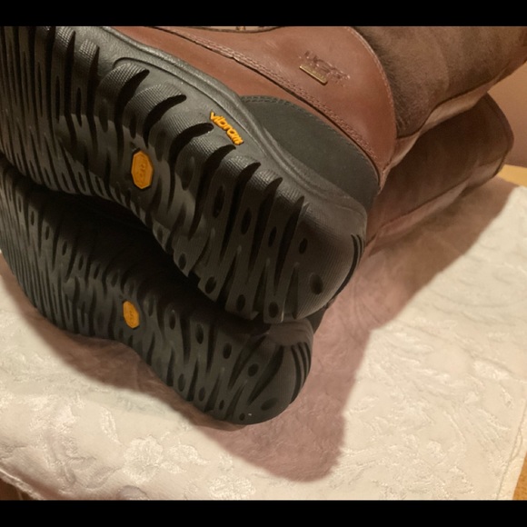 LNWOT UGG Adirondack III Waterproof - Picture 6 of 9